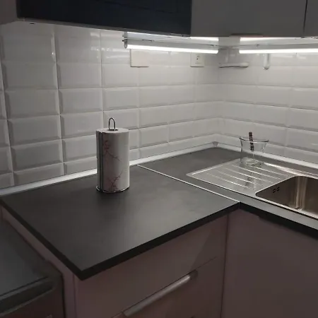 Apartamento Renovado, Frente A La Playa, Con Garaje *