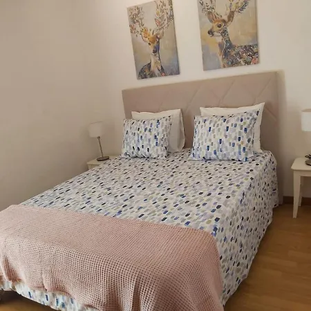 Apartamento Renovado, Frente A La Playa, Con Garaje Apartment *